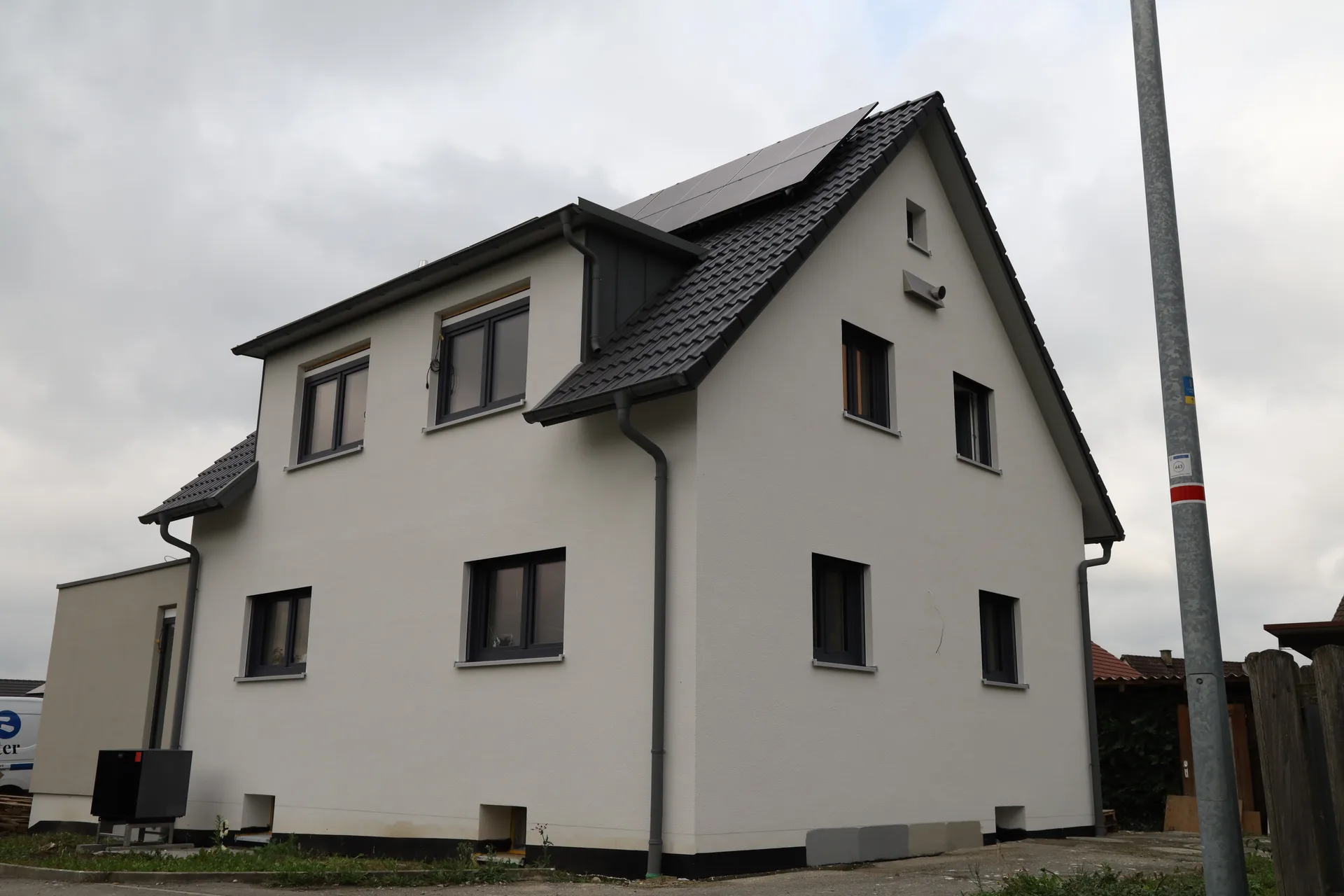 Fassadenanstrich an einem Neubau in der Bodenseeregion